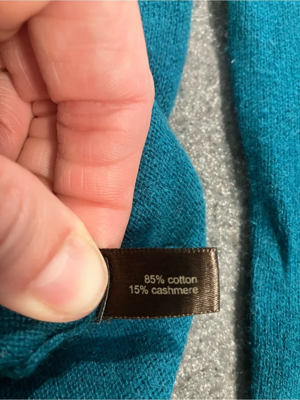 The Limited Women's V-Neck Sweater in Teal